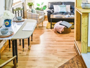 Interior - A quirky country retreat within a substantial Georgian manor house. (Knighton-on-Teme, Tenbury Wells)