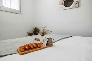 Luxury Double Room | Soundproofing, free WiFi, bed sheets - Phaedrus Living: Seaside Luxury Flat Athina 21 (Paphos)