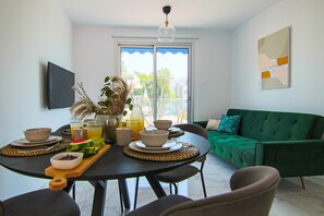 Luxury Double Room | Makan dalam bilik
