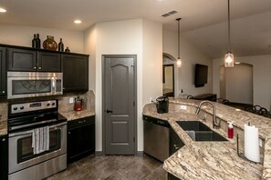 Fridge, microwave, oven, stovetop - Free Heated Pool, RV Garage, Hot Tub, Music, Views (Lake Havasu City)