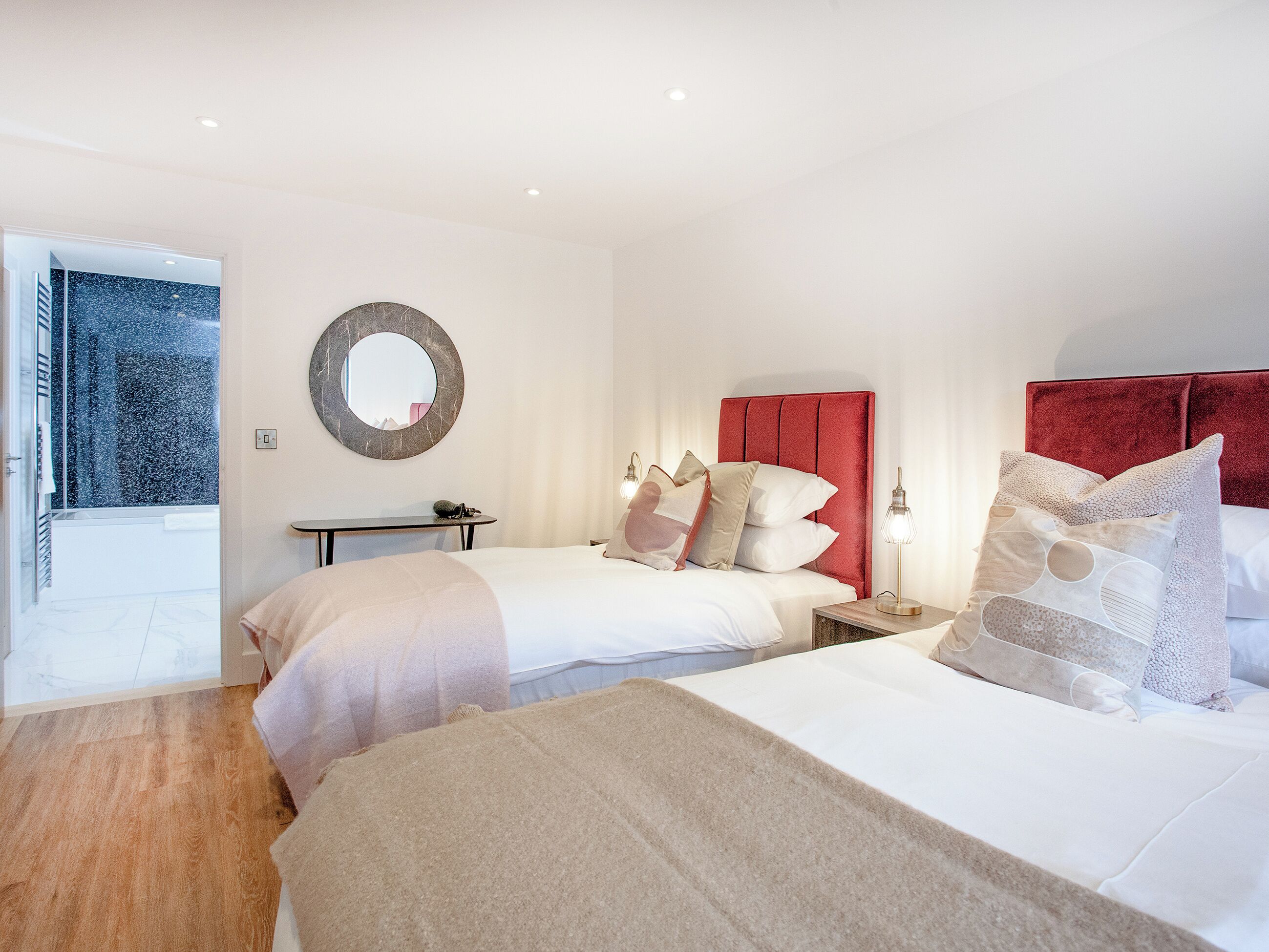 2 bedrooms, WiFi (free), bed sheets