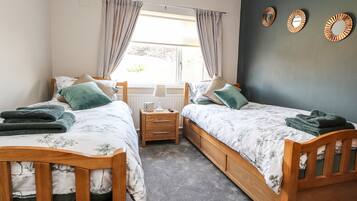 Cottage | 2 bedrooms, free WiFi, individually decorated, individually furnished