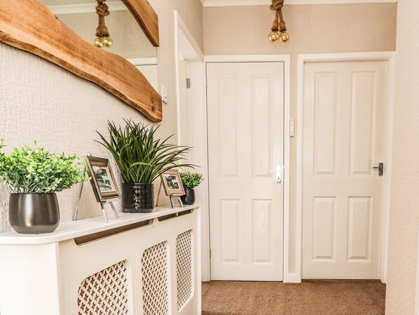 Cottage | Interior - 2 Pine Grove (Preston)