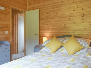 4 bedrooms, free WiFi, bed sheets - 4 bedroom accommodation in Drayton (Drayton)