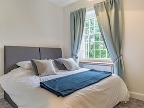 3 bedrooms, WiFi (free), bed sheets