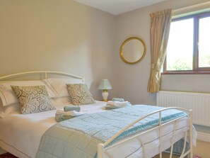 4 bedrooms, free WiFi, bed sheets - 4 bedroom accommodation in Winscales (Winscales)
