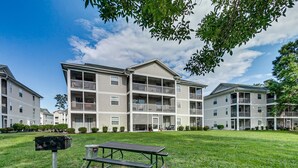 BBQ/picnic area - River Oaks by Escape  (Myrtle Beach)