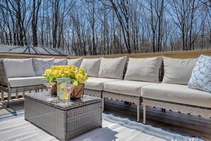 Terrace/patio - Private Pool- Hot Tub- Playground- Fire Pit- Fenced In Backyard- Pets! (Pocono Mountains)