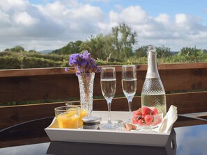 Outdoor dining - 2 bedroom accommodation in Penrhiwllan, near Llandysul (Penrhiwllan, near Llandysul)