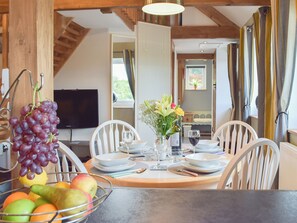 Dining - 2 bedroom accommodation in Penrhiwllan, near Llandysul (Penrhiwllan, near Llandysul)
