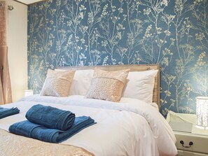 2 bedrooms, free WiFi, bed sheets - 2 bedroom accommodation in Penrhiwllan, near Llandysul (Penrhiwllan, near Llandysul)