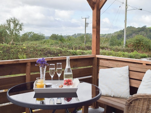 2 bedroom accommodation in Penrhiwllan, near Llandysul