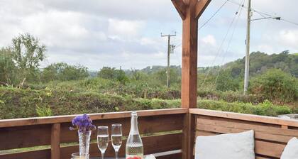 2 bedroom accommodation in Penrhiwllan, near Llandysul