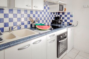 Fridge, microwave, oven, dishwasher - Cyrnos - Apt au cœur de La Ciotat (La Ciotat)