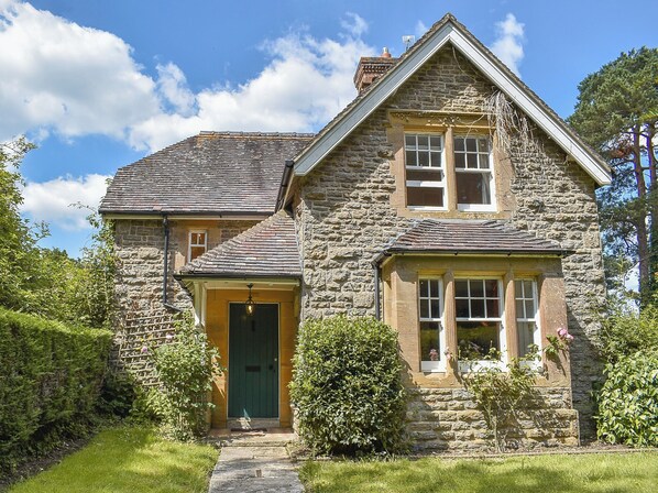 المنشأة من الخارج