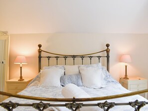 2 عدّة غرف نوم وواي فاي مجانًا وملاءات أسرّة