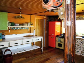 Kitchen | Hafod Station, Dungeness - 2 bedroom accommodation in Dungeness (Dungeness)