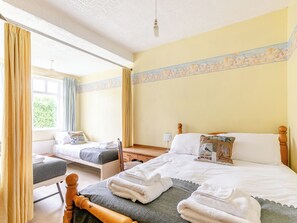 3 bedrooms, free WiFi, bed sheets