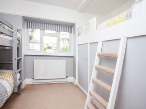 6 bedrooms, free WiFi, bed sheets
