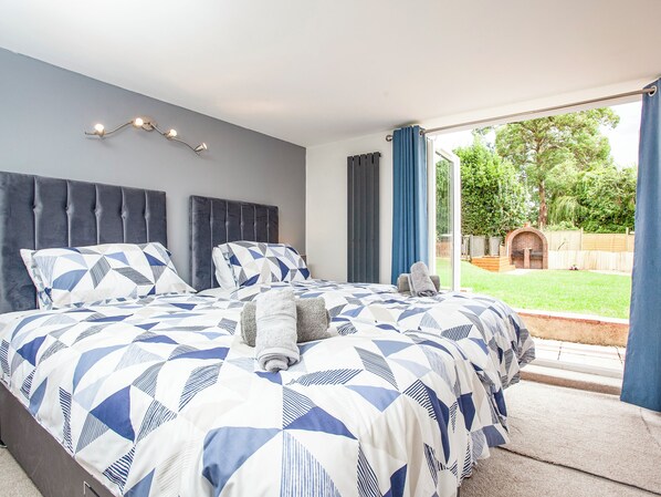 6 bedrooms, free WiFi, bed sheets