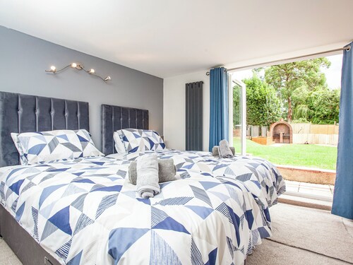 6 bedroom accommodation in Preston, Paignton