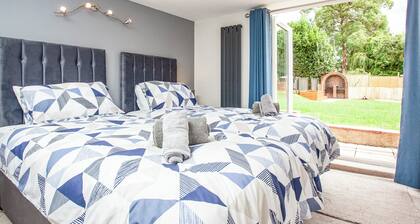 6 bedroom accommodation in Preston, Paignton
