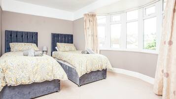 6 bedrooms, free WiFi, bed sheets