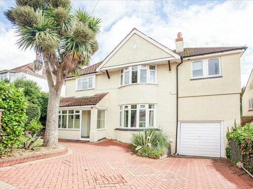 6 bedroom accommodation in Preston, Paignton