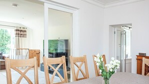 Dining - 6 bedroom accommodation in Preston, Paignton (Preston, Paignton)