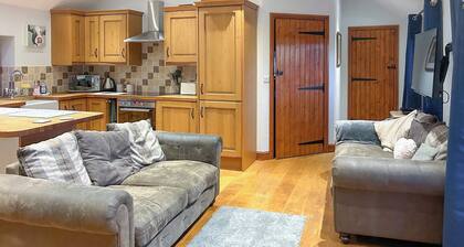 2 bedroom accommodation in Catsham, near Glastonbury