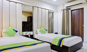 Iron/ironing board, bed sheets