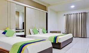 Iron/ironing board, bed sheets