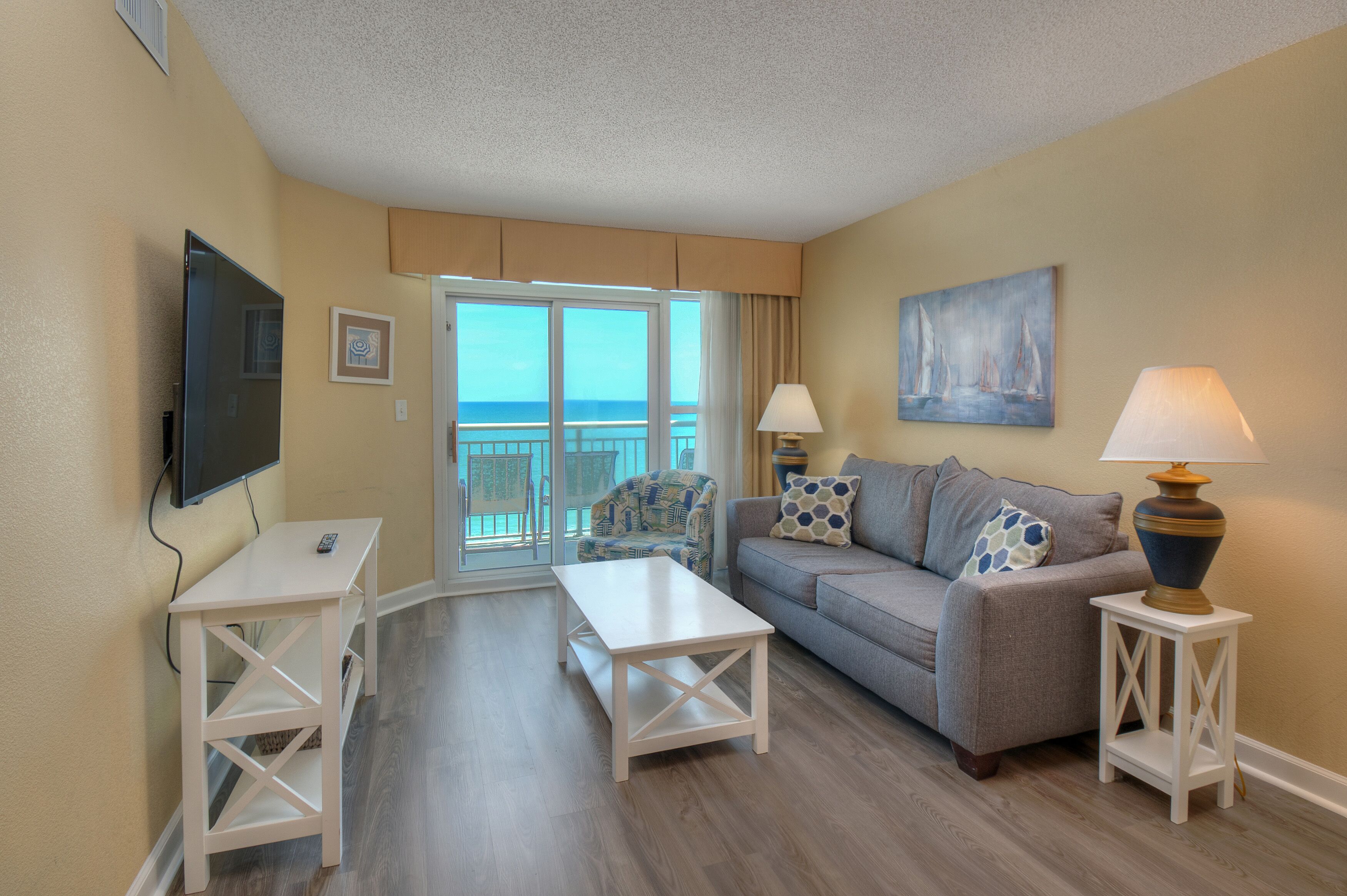 Carolinian Resort 930 - Ocean Front 2 Bed/2 Bath Condo - Accommodates 8