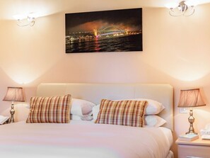 4 quartos, Wi-Fi de cortesia, roupa de cama