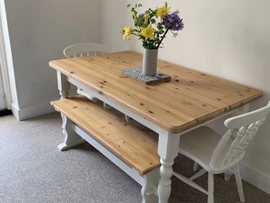 Dining - An original Coastguard’s Cottage with private access to the beach. (Bognor Regis)