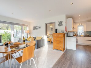 Interior - 1 bedroom accommodation in Boscombe, near Bournemouth (Boscombe, near Bournemouth)