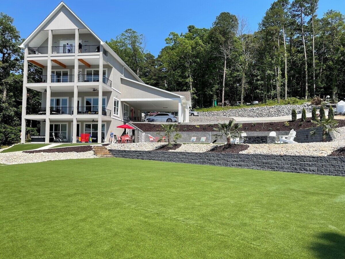 604 - Hot Tub, Putting Green, Sports Field! Perfect Fall Getaway Spot On Lake Hamilton!!