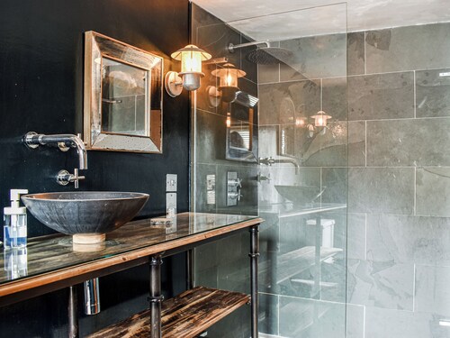 2 bedroom accommodation in Knaresborough