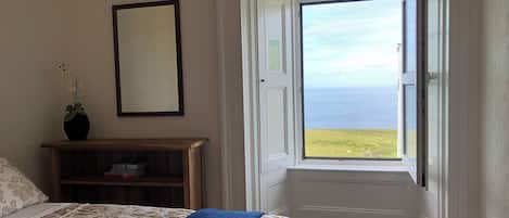 6 bedrooms, free WiFi, bed sheets