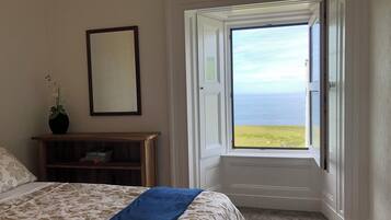 6 bedrooms, free WiFi, bed sheets