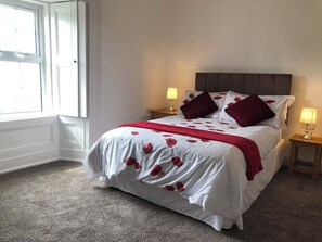 6 bedrooms, free WiFi, bed sheets