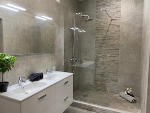 Shower, towels