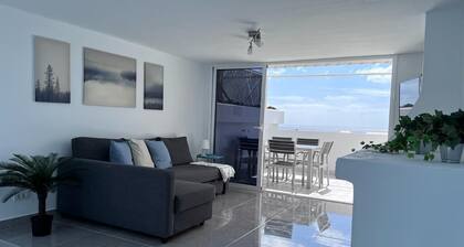 Stunning 2 Bedroom 2 Bathroom 2 Minutes to Beach