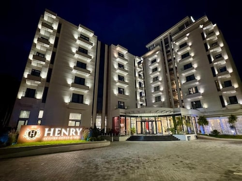 Henry Resort And Spa 