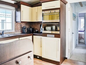 Cookware/dishes/utensils