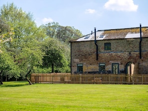 Exterior - 2 bedroom accommodation in Market Stainton, near Market Rasen (Market Stainton, near Market Rasen)