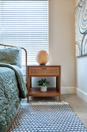 2 Schlafzimmer, Schreibtisch, Bügeleisen/Bügelbrett, WLAN