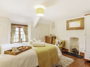 4 bedrooms, free WiFi, bed sheets