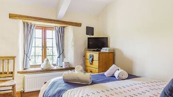 4 bedrooms, free WiFi, bed sheets