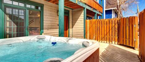 مغطس سبا خارجي